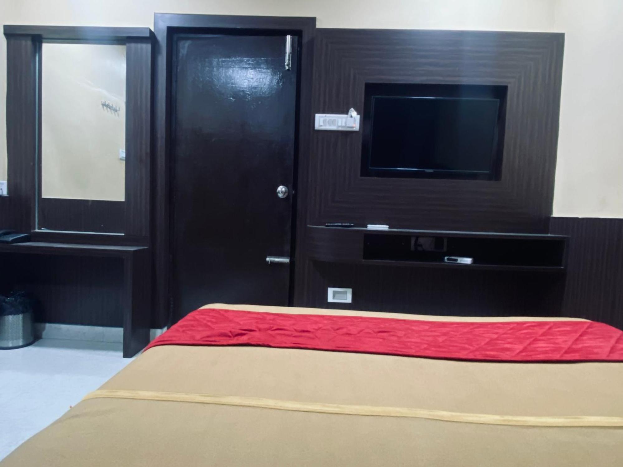 Gsr Residency Hotell Kancheepuram Exteriör bild